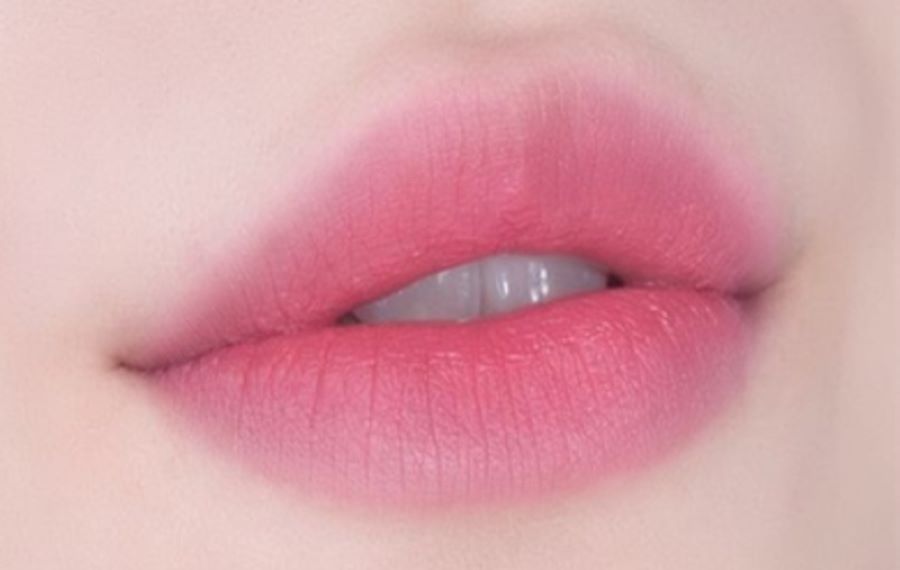 Phun môi màu hồng baby phù hợp với làn da trắng