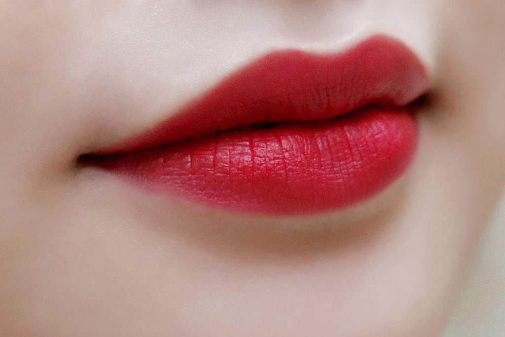 Thời gian giữ màu của xăm môi đỏ ruby là 3-5 năm
